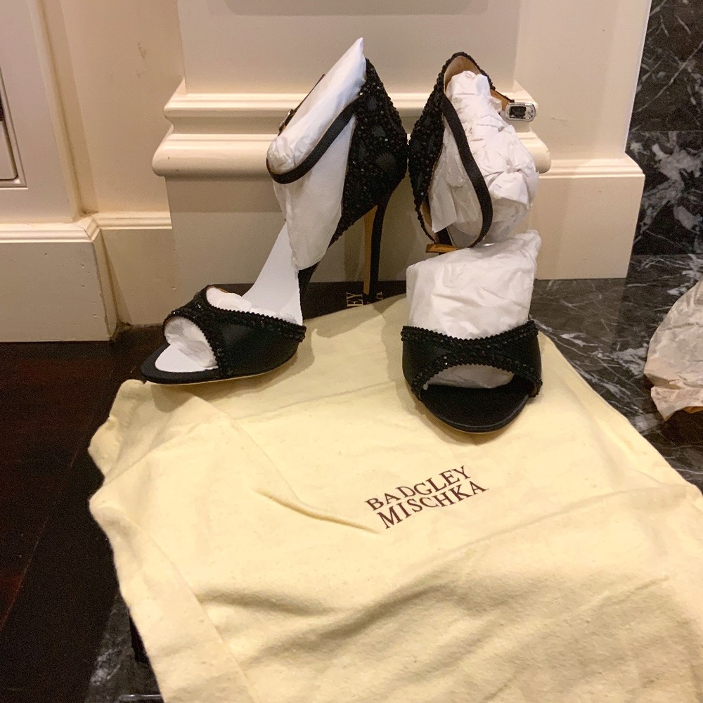 Badgley Mischka, size 7.5, black satin